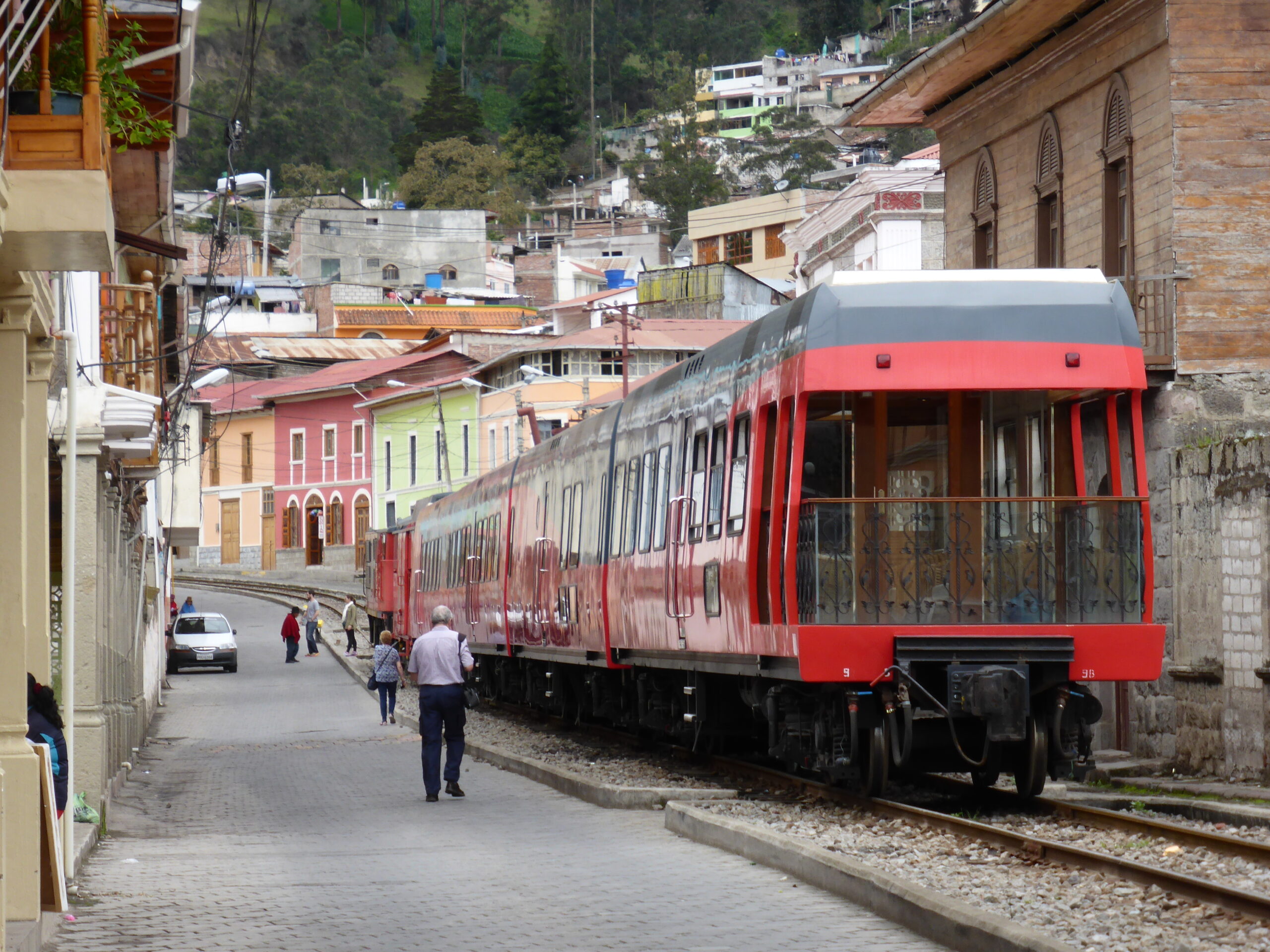 Tren Crucero de lujo de Ferrocarriles del Ecuador en su travesía de los Andes