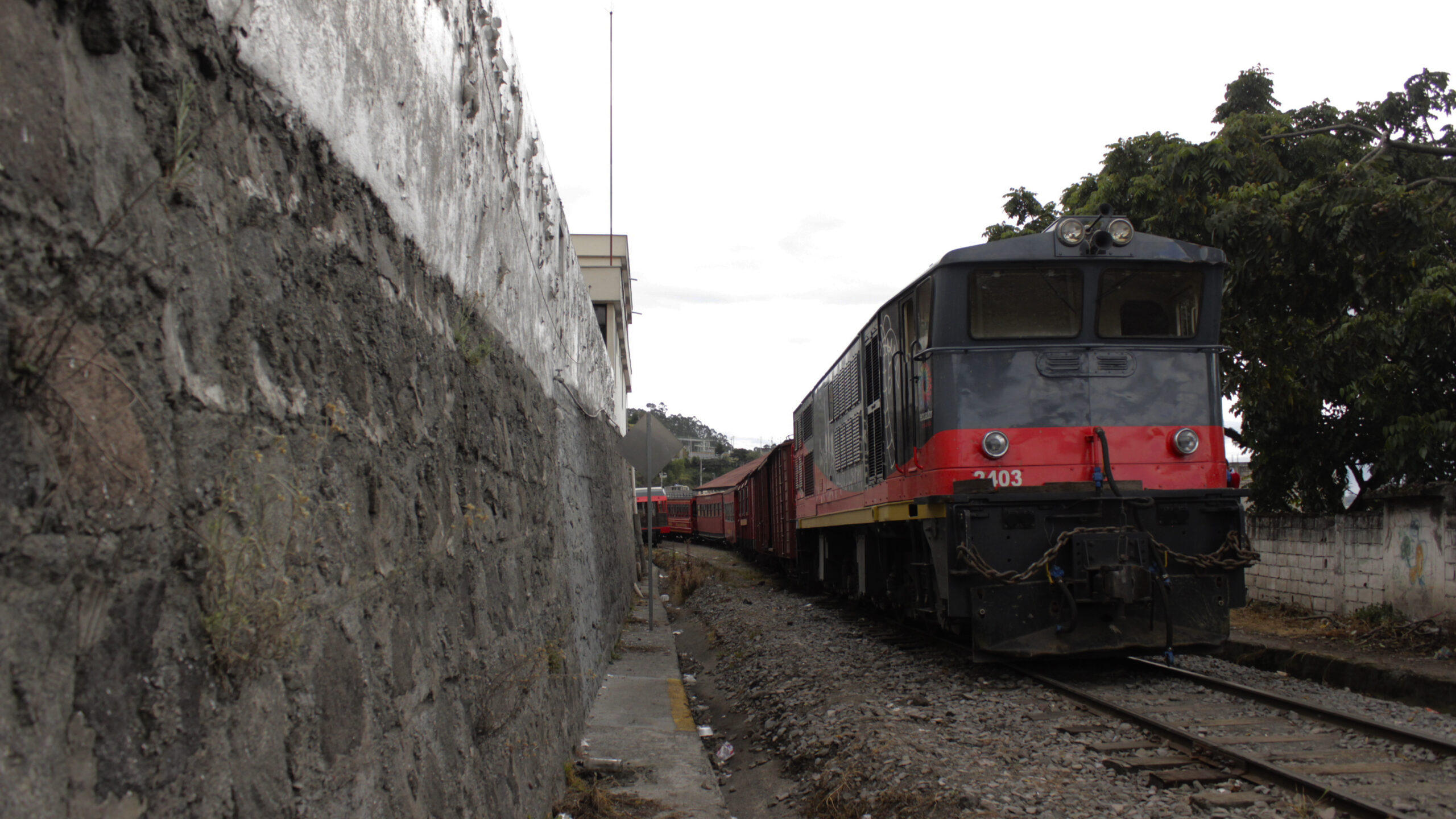 Tren Ecuador detenido en la estación de Machachi, en la Avenida de los Volcanes